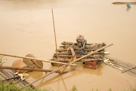 Việt Nam Xanh - Cát tặc vẫn lộng hành, 'xẻ thịt' sông Nậm Rốm lịch sử (Hình 2).