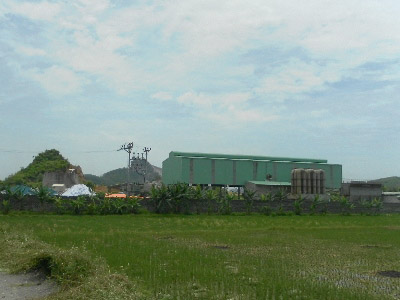 Nhà máy sản xuất Niken được đầu tư chui trên địa bàn thôn Châu Xá (Ảnh: Nam Khánh/Pháp luật&Xã hội)