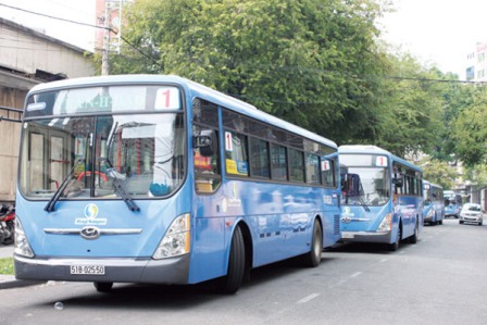 Xe bus CNG tuyến Bến Thành - Chợ Lớn (Ảnh DQ/Báo Hải Quan)
