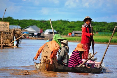 Người dân sống trên sông Mê Kông (Ảnh minh họa: ThienNhien.Net)