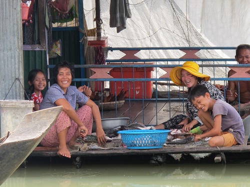 Người dân sống trên sông Mê Kông (Ảnh: ThienNhien.Net)