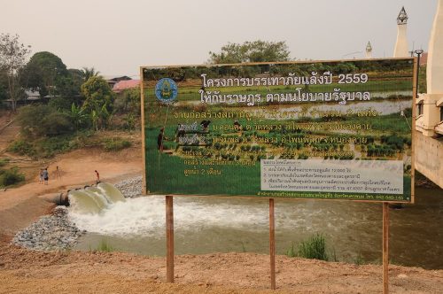 Máy bơm huyện Phom Phi Say đang hút nước từ sông Mê Công với công suất 15m3/giây để cấp nước tưới tiêu cho khu lòng chảo Huay Luang. (Sơn Nam/Vietnam+)