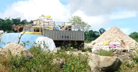 Khai thác lậu ở mỏ quặng Diatomite lớn nhất Đông Nam Á