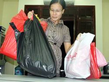 Hàng tạm nhập tái xuất được hoàn thuế Bảo vệ môi trường