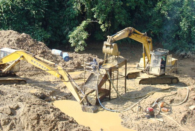 Không thể để kéo dài chảy máu tài nguyên