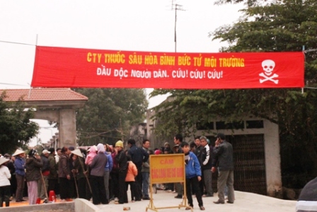 Hà Nội: Dân bao vây công ty gây ô nhiễm