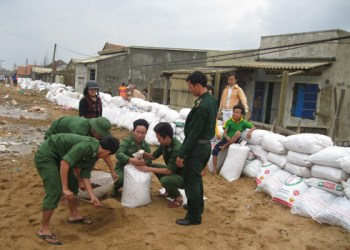 Phú Yên sơ tán dân khỏi vùng triều cường