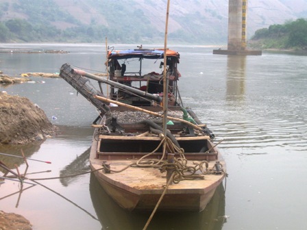 Khai thác khoáng sản làm VLXD tại Lào Cai vẫn còn sai phạm