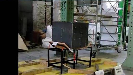 Những chiếc bàn chịu được động đất