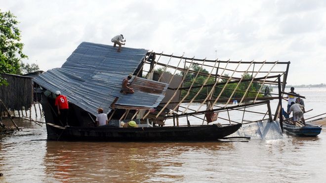 Cà Mau khẩn trương khắc phục sạt lở nghiêm trọng