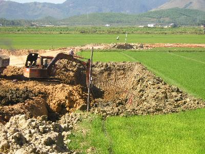 Bán đất sét ở ruộng lúa, người dân lãnh hậu quả