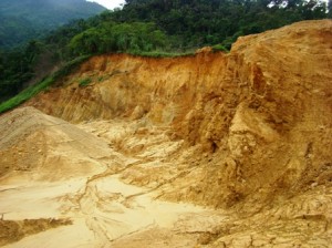 Một mỏ khoáng sản sau khai thác (Ảnh: ThienNhien.Net)