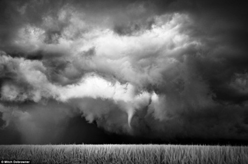 “Jupiter” – Một đám mây sét xoay cuộn trên bầu trời Mobridge, nam Dakota năm 2011