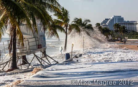 Bão Sandy tấn công khu du lịch (Ảnh: iwitness.weather.com)