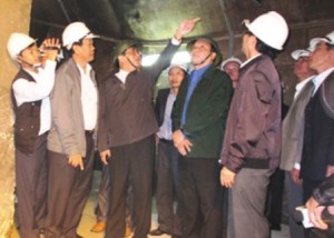 Phó Chủ tịch Quốc hội Huỳnh Ngọc Sơn kiểm tra công trình Thủy điện Sông Tranh 2