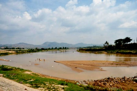 Khi Nhà máy thủy điện Thượng Kon Tum tích nước, sông Đắk Bla sẽ thường xuyên cạn nước vào mùa khô và  ảnh hưởng đến đời sống hàng trăm ngàn hộ dân.