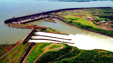 Nhà máy thủy điện Itaipu (Ảnh: knowledge.allianz.com)