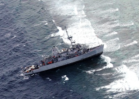 Tàu Mỹ bị kẹt tại dải đá ngầm Tubbataha (Ảnh: AFP)