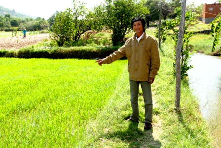 Anh Ngô Xuân Tài thực hiện hiệu quả mô hình tích nước sản xuất nông nghiệp ở thôn Bàu Ngứ