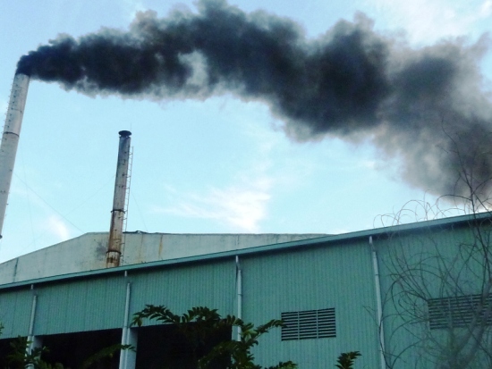 Xả thải khói ở KCN Xuyên Á, Long An 
