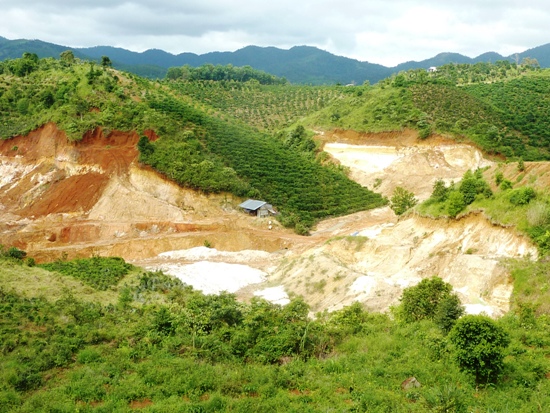 Hoạt động khai thác cao lanh tại Bảo Lộc, Lâm Đồng  (Ảnh: ThienNhien.Net)
