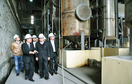 Đoàn công tác liên bộ khảo sát thực tế công nghệ đốt rác của Nhà máy xử lý chất thải rắn và sản xuất nguyên, nhiên liệu tái tạo (phường Bắc Sơn, TP Uông Bí)