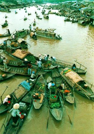 Chợ nổi trên sông Cửu Long (leaf-vn.org)