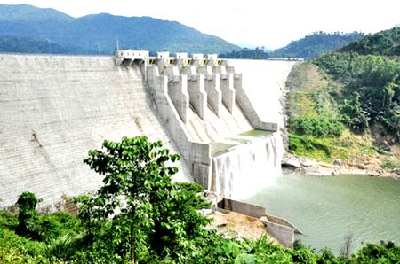Thủy điện Đắk Mi 4 không xả nước khiến hạn hán ở vùng hạ du Quảng Nam và Đà Nẵng khốc liệt hơn (Ảnh: Nguyễn Hùng)