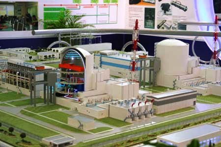 Mô hình nhà máy điện hạt nhân Ninh Thuận 1 do phía Nga xây dựng (Ảnh: Tiến Dũng/VnExpress)