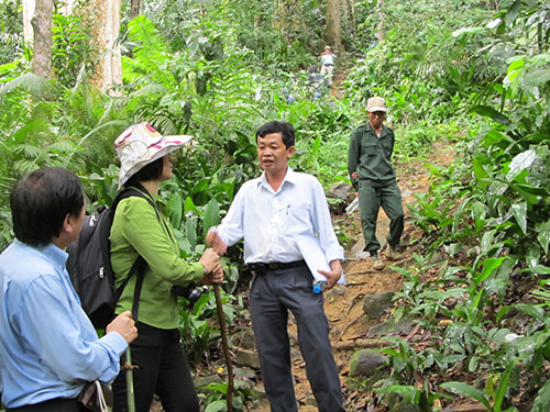 Các nhà khoa học khảo sát thực địa trên khu vực dự kiến của 2 dự án thủy điện Đồng Nai 6 và 6A