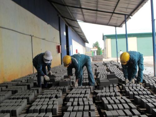 Công ty Lilama EME xử lý chất thải công nghiệp đưa vào sản xuất gạch không nung phục vụ xây dựng