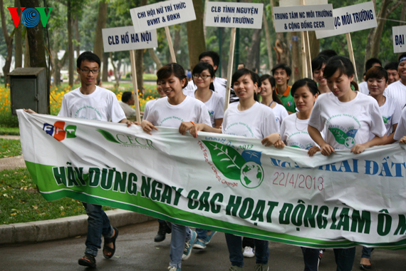 Chạy bộ hưởng ứng Ngày Trái đất 2013
