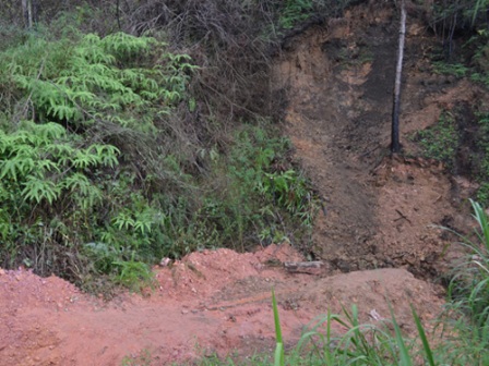 Cửa địa đạo đã bị lấp