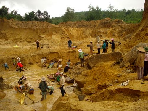 Một khu vực khai thác vàng trái phép tại huyện Phú Ninh, tỉnh Quảng Nam (Ảnh: Thúy Phương)