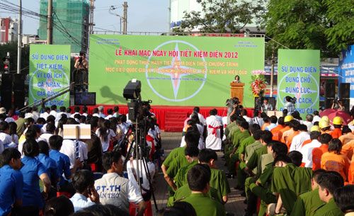 Lễ khai mạc Ngày hội tiết kiệm điện được tổ chức ở Công viên Lưu Hữu Phước (Q.Ninh Kiều) 