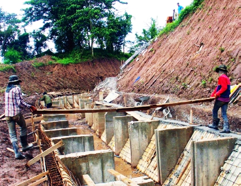 Công trình xây đường cá đi đang thi công ở tỉnh Bolikhamxay