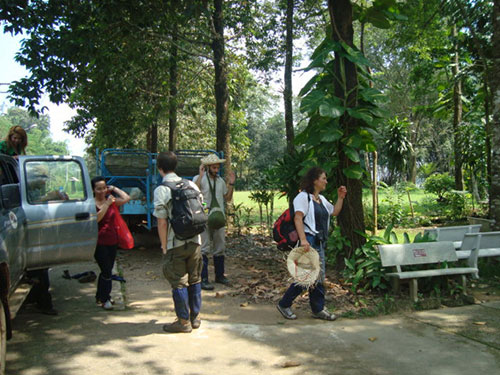 Du khách tham quan Vườn Quốc gia Cát Tiên
