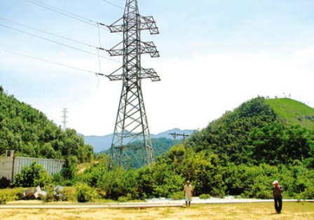 Sau hơn 3 năm khởi công, dự án Thủy điện Sông Nam - Sông Bắc (Đà Nẵng) cũng chỉ có vài cây trụ điện