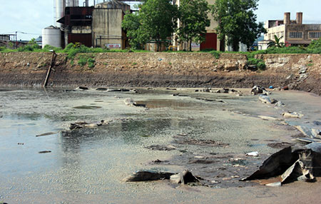 Hồ chứa nước thải của Công ty Đại Việt được xây dựng sơ sài, sai với thiết kế ban đầu được phê duyệt