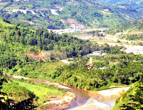 Khu vực trung tâm dự án thủy điện Đăkđrinh ở huyện miền núi Sơn Tây (Ảnh: Trí Tín./VnExpress) 