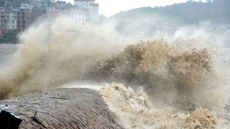 Siêu bão Soulik quét qua miền Đông Trung Quốc (Ảnh: Press TV)