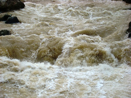 Lũ lụt diễn ra ngày càng nhiều tại vùng núi phía Bắc. Ảnh: Hoàng Chiên