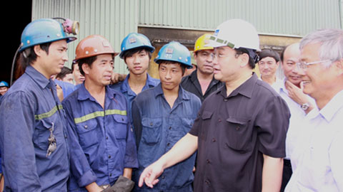 Phó Thủ tướng Hoàng Trung Hải thăm công ty cổ phần Than Núi Béo (Ảnh: Nguyên Linh/Chinhphu.vn) 