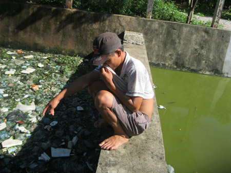 Bể chứa chất thải ở xóm Ngọc Minh "bức tử" khu dân cư.