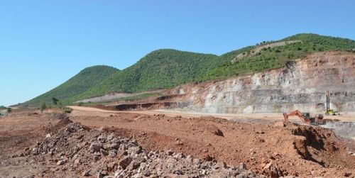 Dự án khai thác mỏ của Trung Quốc ở vùng núi Letpadaung của Myanmar (Ảnh: Globalpost.com)
