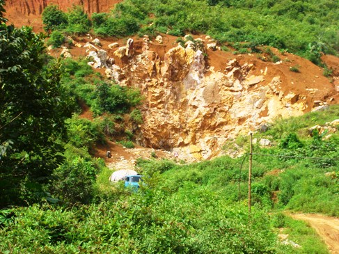 Khai thác khoáng sản trái phép tại Cao Bằng (Ảnh: Hoàng Chiên/ThienNhien.Net)