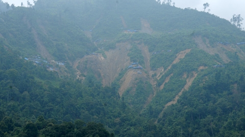 Khu vực bãi vàng nhìn từ xa (Ảnh: Vietnamnet)