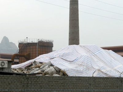 Rác thải tập kết tại Nhà máy tái chế chất thải ngành luyện kim của Công ty TNHH khai thác, chế biến, xuất nhập khẩu khoáng sản Việt Nam (Ảnh: Báo Đầu tư)