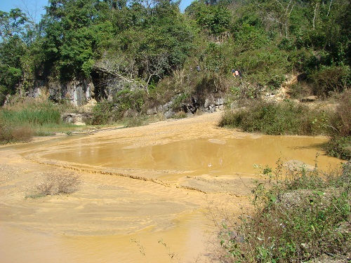 Khai thác khoáng sản gây ảnh hưởng đến môi trường ở Bắc Kạn. Ảnh: Hoàng Chiên/ThienNhien.Net