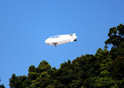 Công ty CP Xây lắp điện 1 sử dụng khinh khí cầu kéo đường dây tải điện 110kV trên đảo Hòn Ghềnh (Ảnh: quangninh.gov.vn)